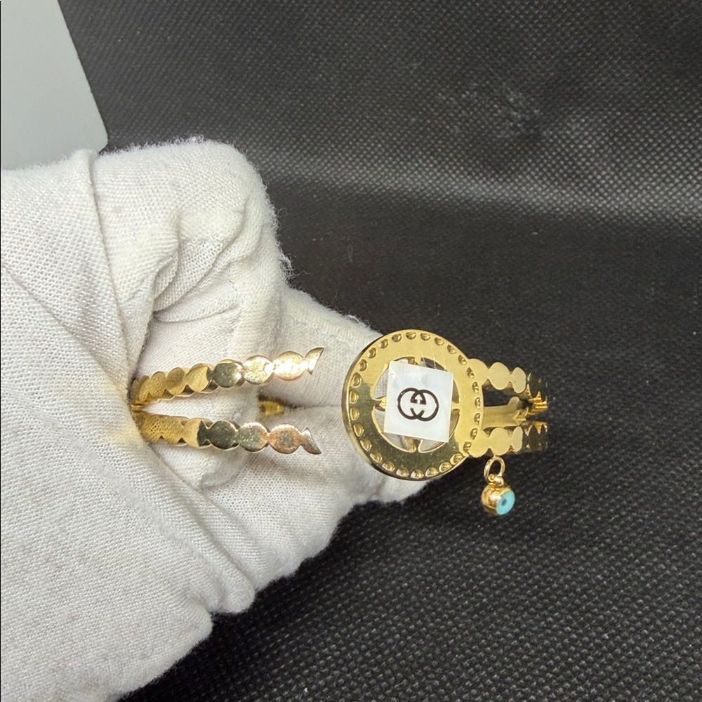 ✅PRICE IS FIRM ✅ Fashion Gold Bracelet with Turquoise Accent - Picture 3 of 3